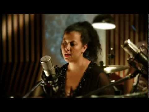 Mahalia Barnes, soul singer in Sydney, photo 2