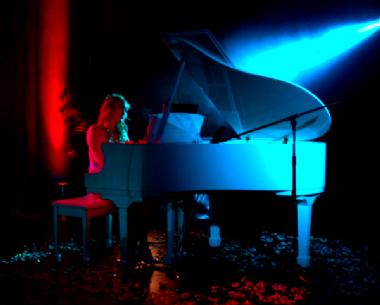 Katherine Ly, pianist and singer solo in Sydney, photo 2