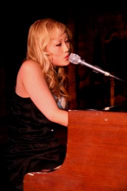 Katherine Ly, pianist and singer solo in Sydney, photo 3