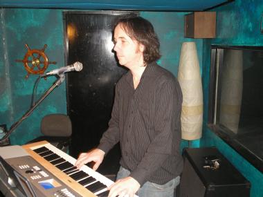 Nick Rowe, pianist in Sydney