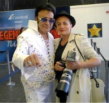 Paparazzi & Elfarazzi, roving entertainer in Sydney, photo 3