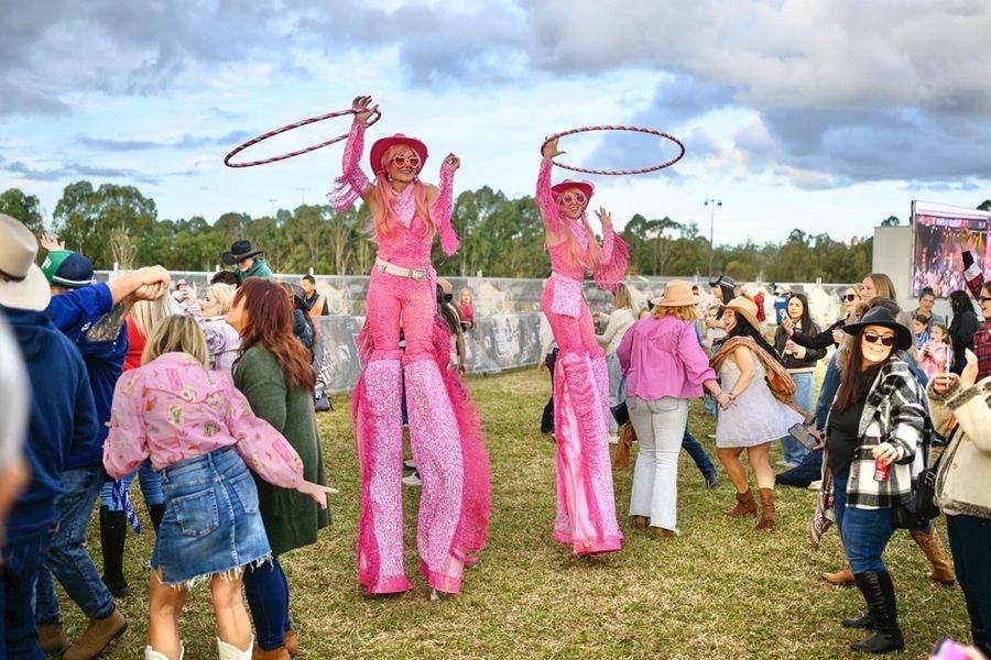 Space Cowgirls, roving entertainer in Sydney, photo 2