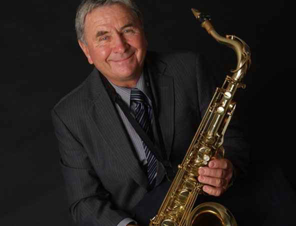 Sydney Singer And Saxophone Player, live in Sydney