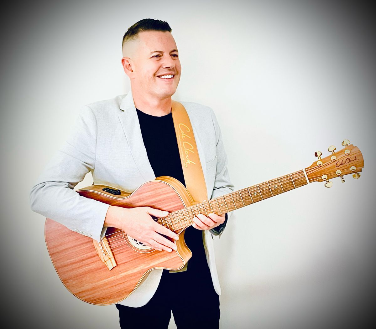 Seb Thomas, singer in Sydney