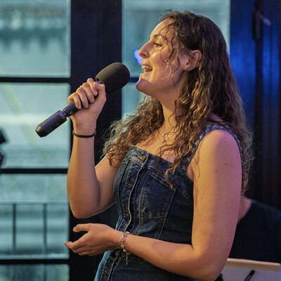 Aleese Sharp, singer in Sydney, photo 2