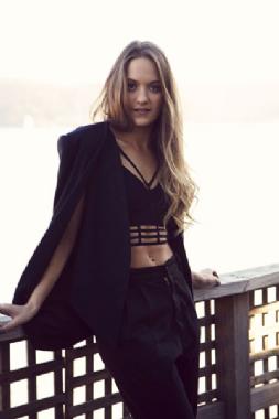 Chloe Papandrea, singer-songwriter in Sydney, photo 2