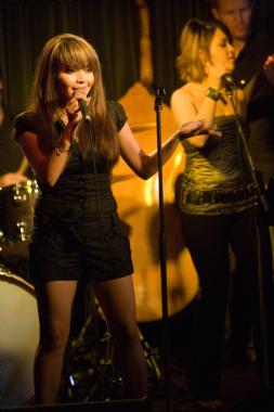 Cisca, singer-songwriter in Sydney, photo 2