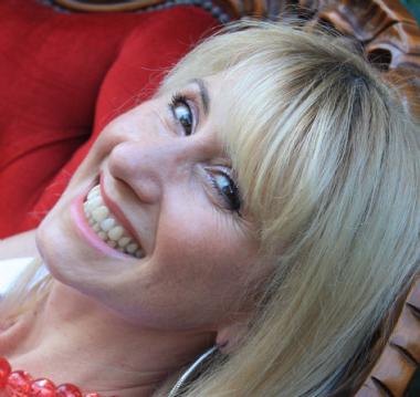 Linda Wood, singer-songwriter in Sydney, photo 2