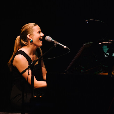 Bonnie Green, pianist and singer solo in Sydney, photo 2
