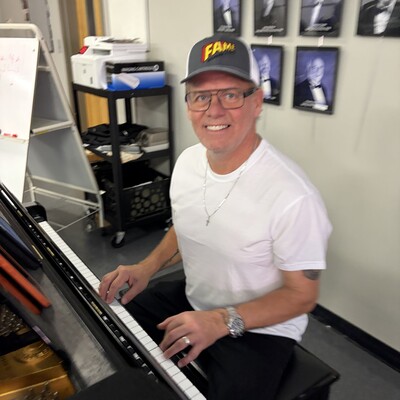 Nicholas Howard, pianist and singer solo in Sydney, photo 2