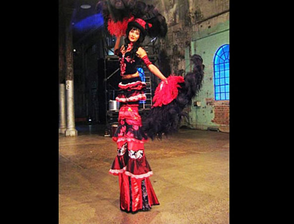 Cirque De Rouge, stilt walker in Sydney
