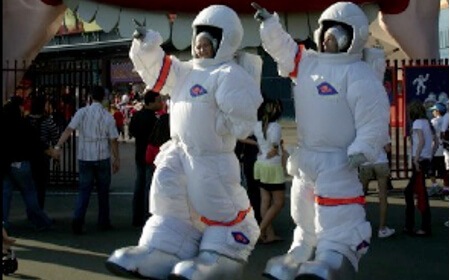 Giant Leap, stilt walker in Sydney
