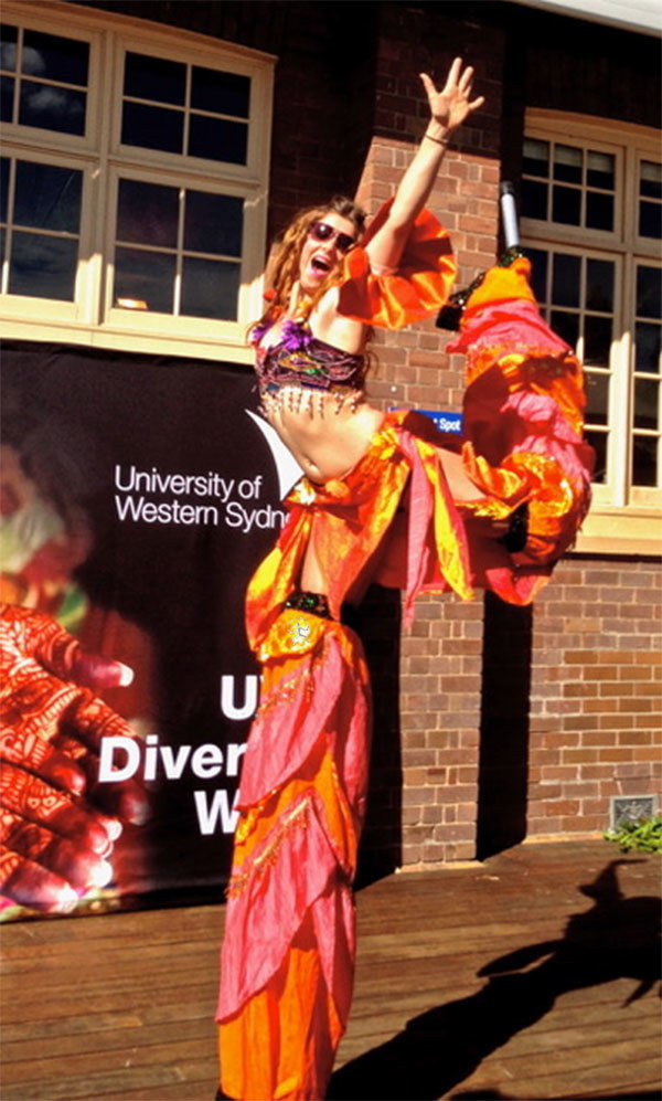 Havana Beauties, stilt walker in Sydney, photo 3