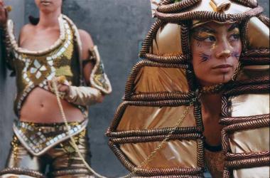 The Sphinxes and Cleopatra, stilt walker in Sydney, photo 2