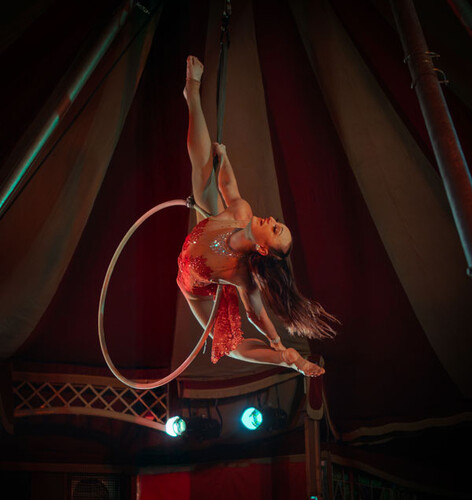 Kylie Simpson, acrobat in Sydney, photo 3