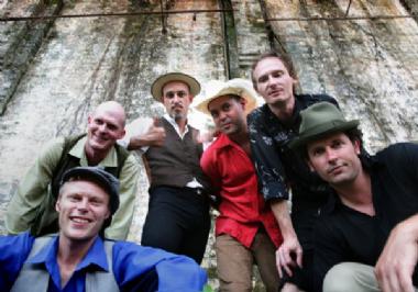 Waiting for Guinness, world music band in Sydney, photo 2
