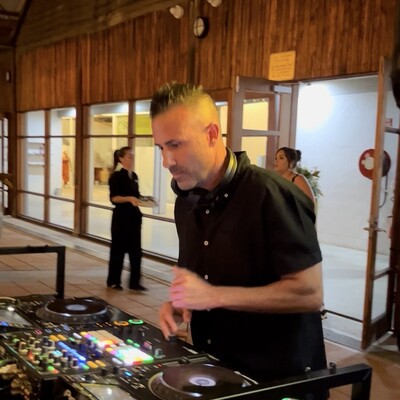 In good hands entertainment, dj in Terrigal, photo 2