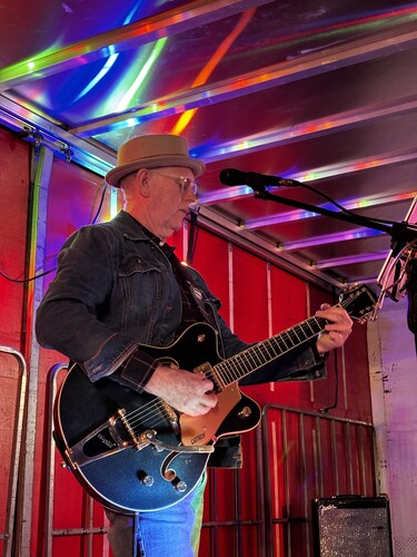 Greg on Guitar, guitarist in Toowoomba, photo 3
