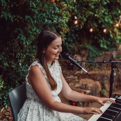Elizabeth Rae, pianist and singer solo in Toowoomba, photo 2