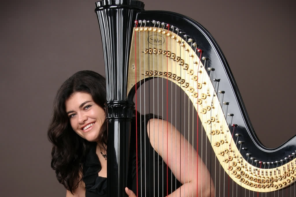 Wedded to the Harp, harp player in Toowoon Bay