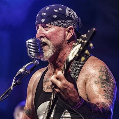 Steve Bennett, singer in Townsville, photo 2