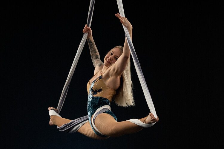 Ollie, acrobat in Townsville City, photo 3