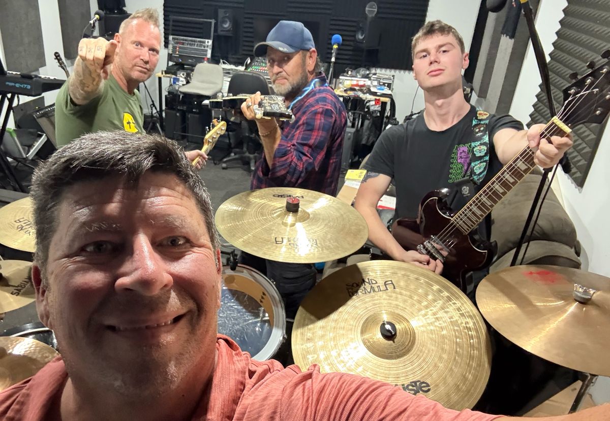 The Pocket Onions, cover band in Townsville