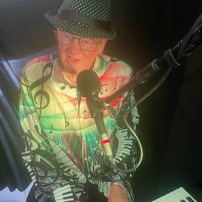 The Groove, pianist and singer solo in Tweed Heads South, photo 2