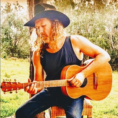 Coastal Dave, guitarist in Tweed Shire Council, photo 2