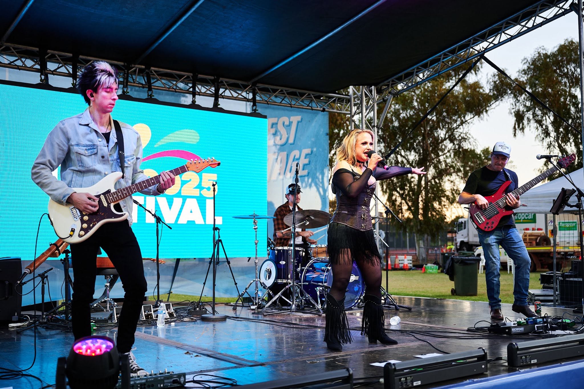 Deluxe Showband, cover band in WA