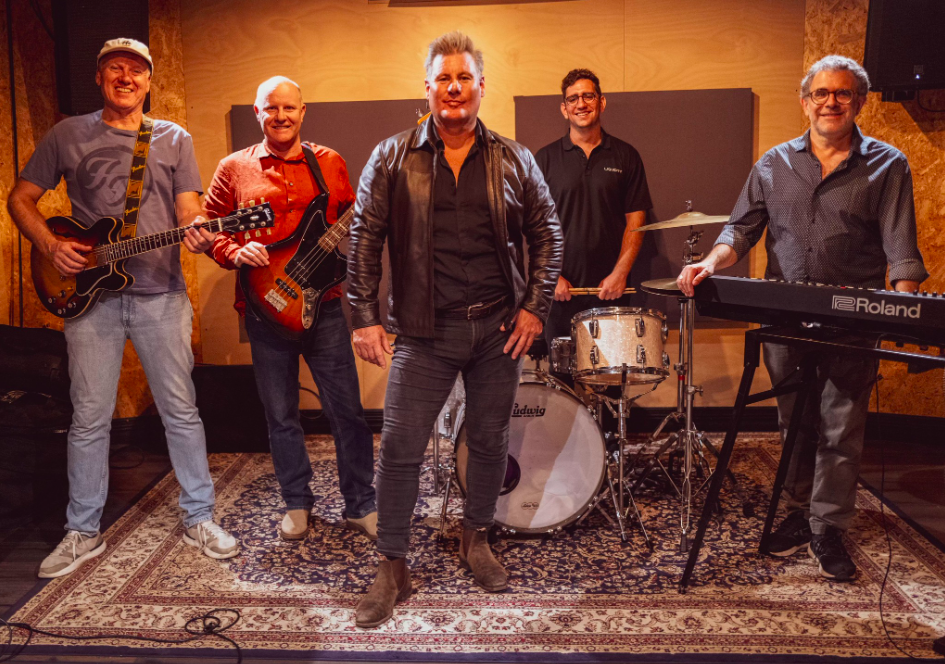 The Surfin’ Birds, cover band in WA, photo 3