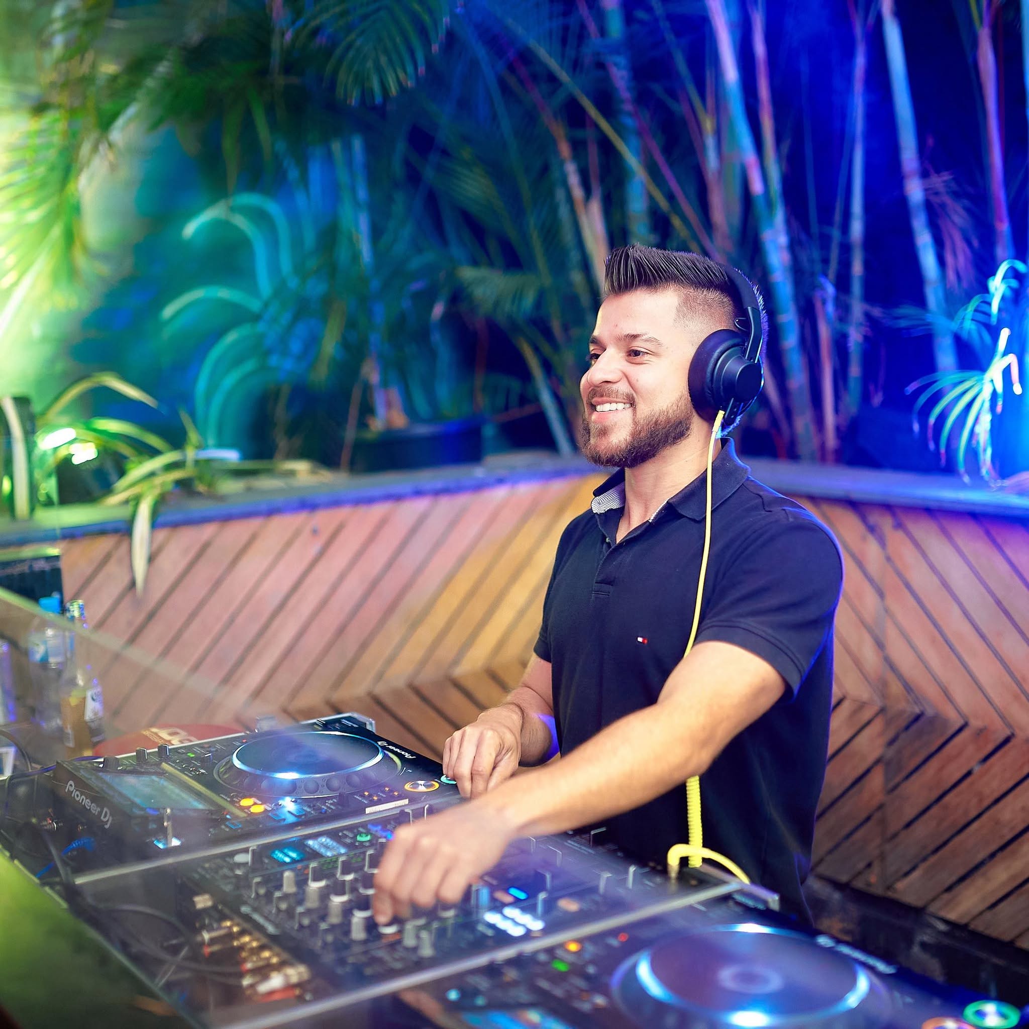 DJ Louis Villa, live in WA