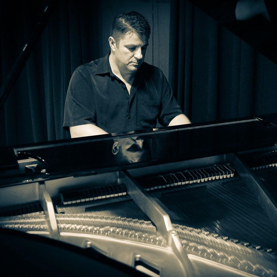 Stu Johns, musical soloist in WA, photo 2