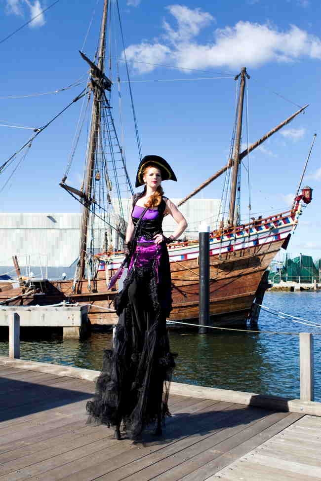 Gypsy Trix Pirate Stilt Walker, live in WA, photo 2