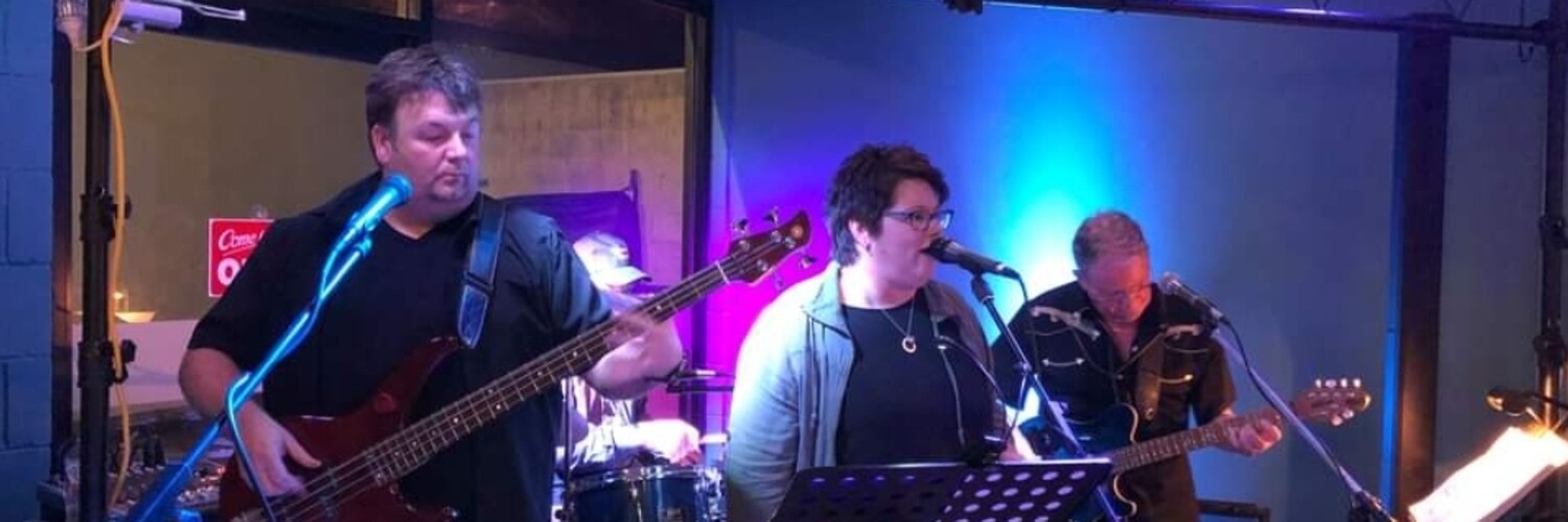Welcome Strangers, cover band in Warrnambool, photo 3