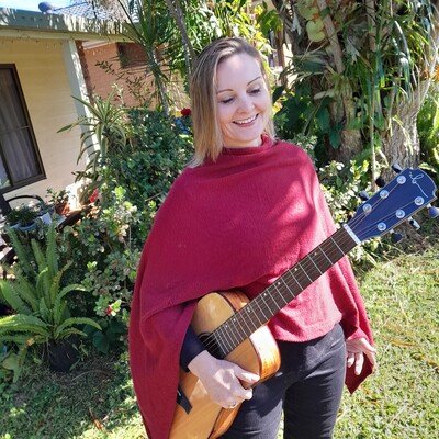 Veronica Lovejoy, singer in Wollongbar, photo 2