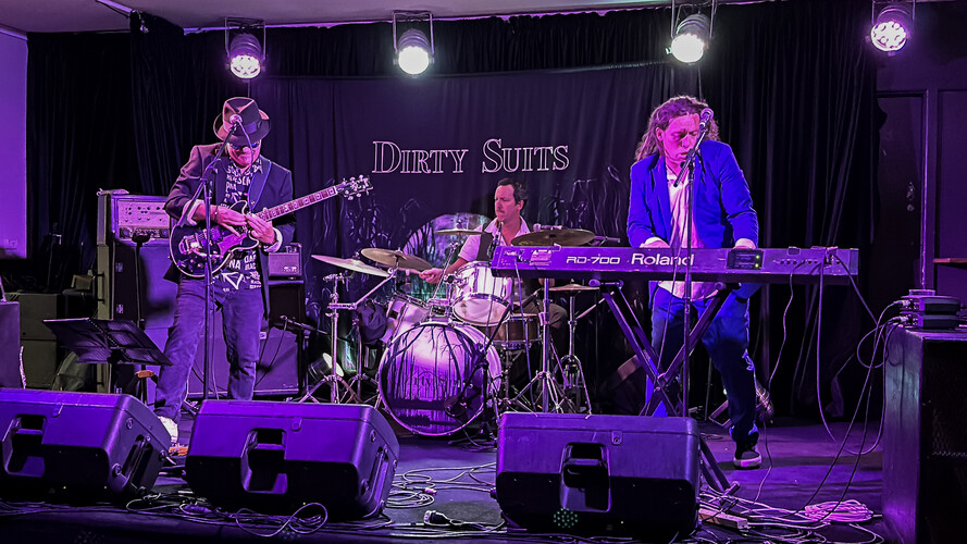 Dirty Suits, band in Wollongong, photo 3