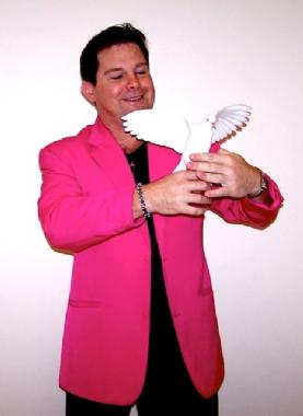 Glenn Keeley, comedy magician in Wollongong, photo 3