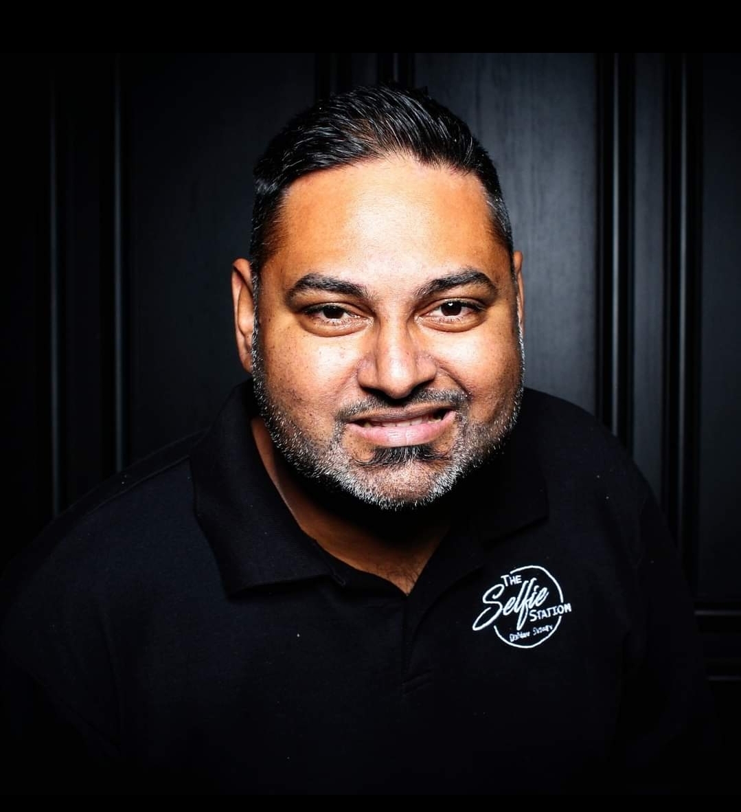 DjNav Sydney & The Selfie Station, live in Wollongong