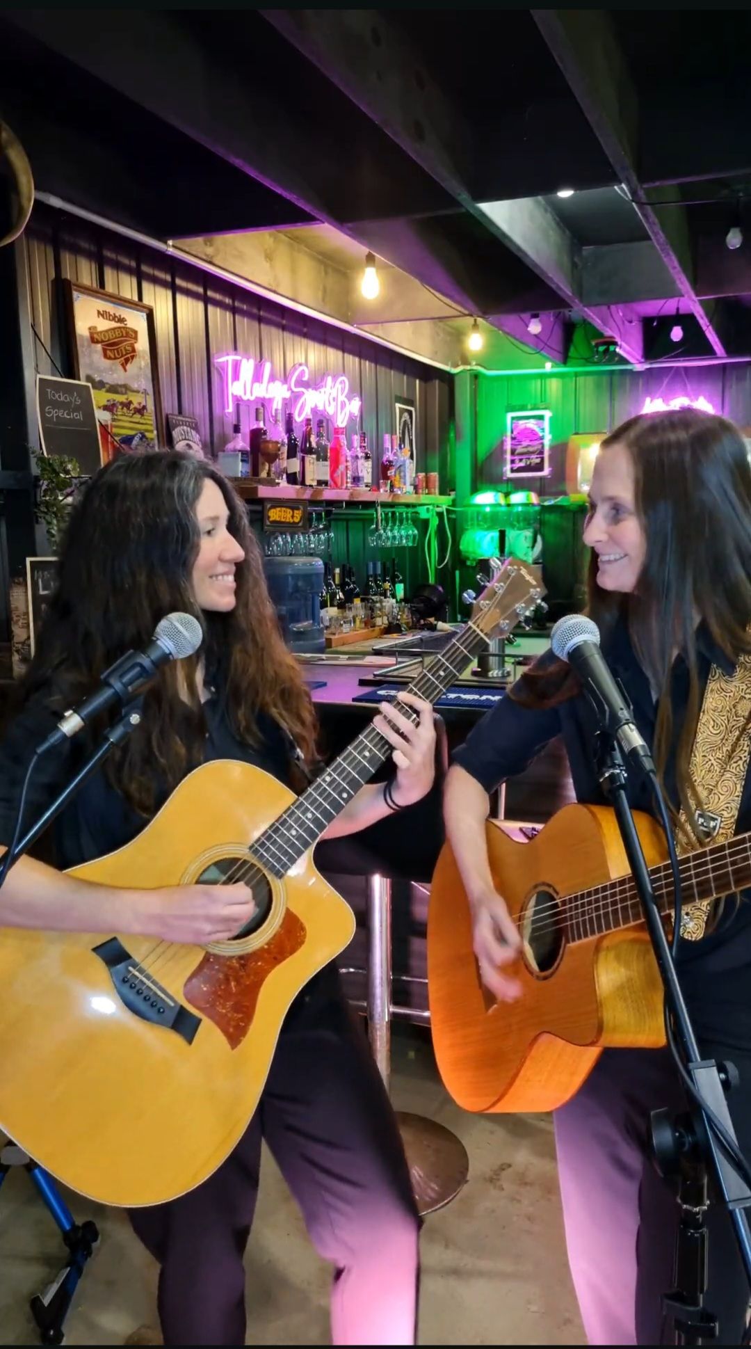 Lucy & Hayley, musical duo in Wollongong