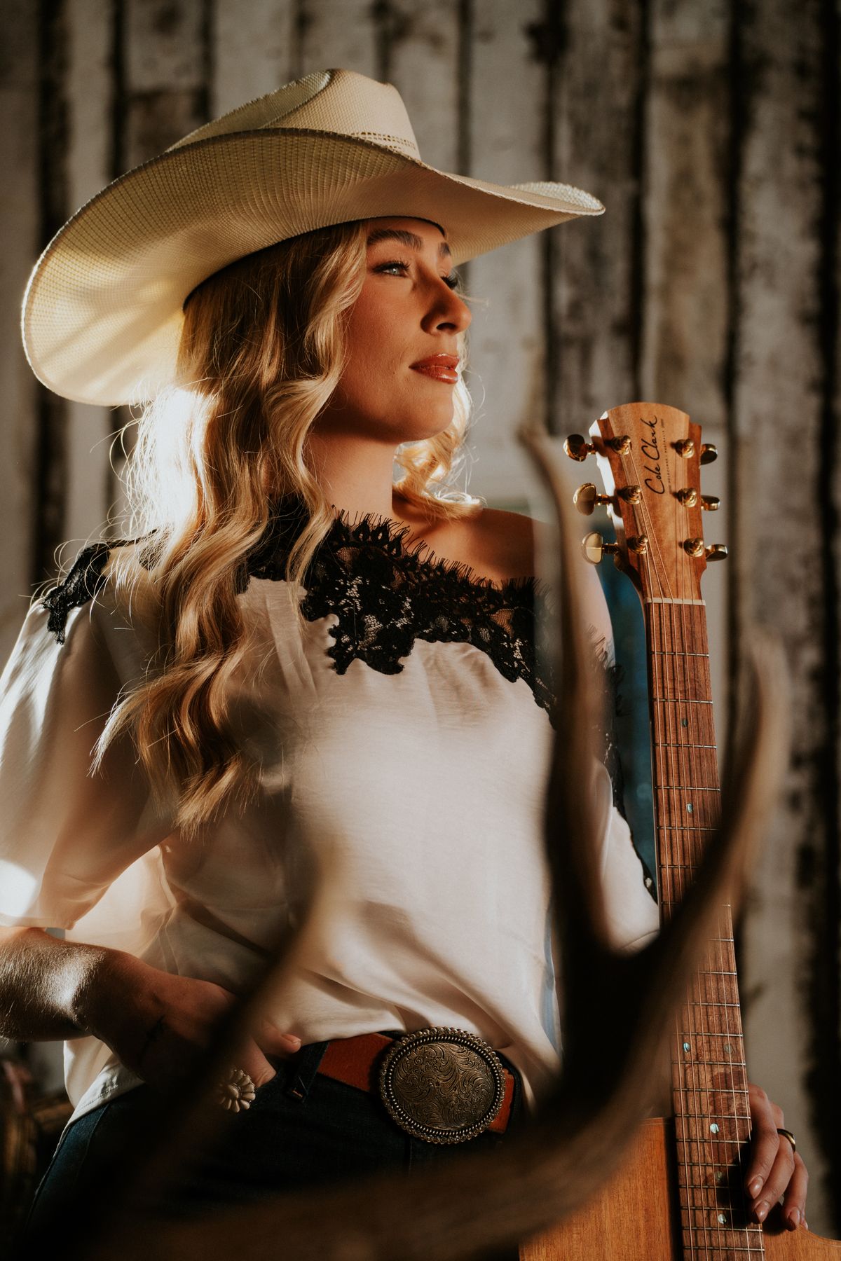 Kiana Tomic, country singer in Wollongong