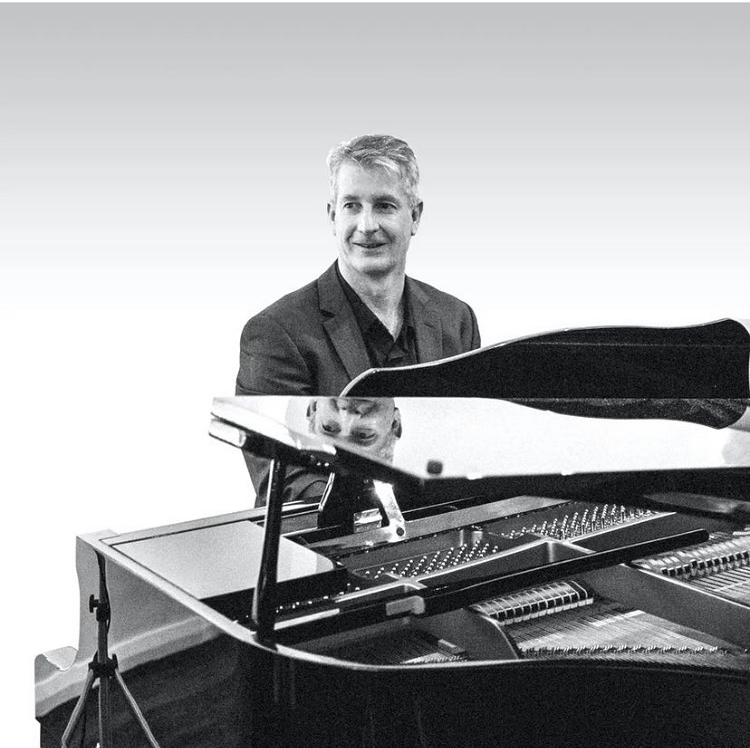 Neil Taylor, pianist in Wollongong