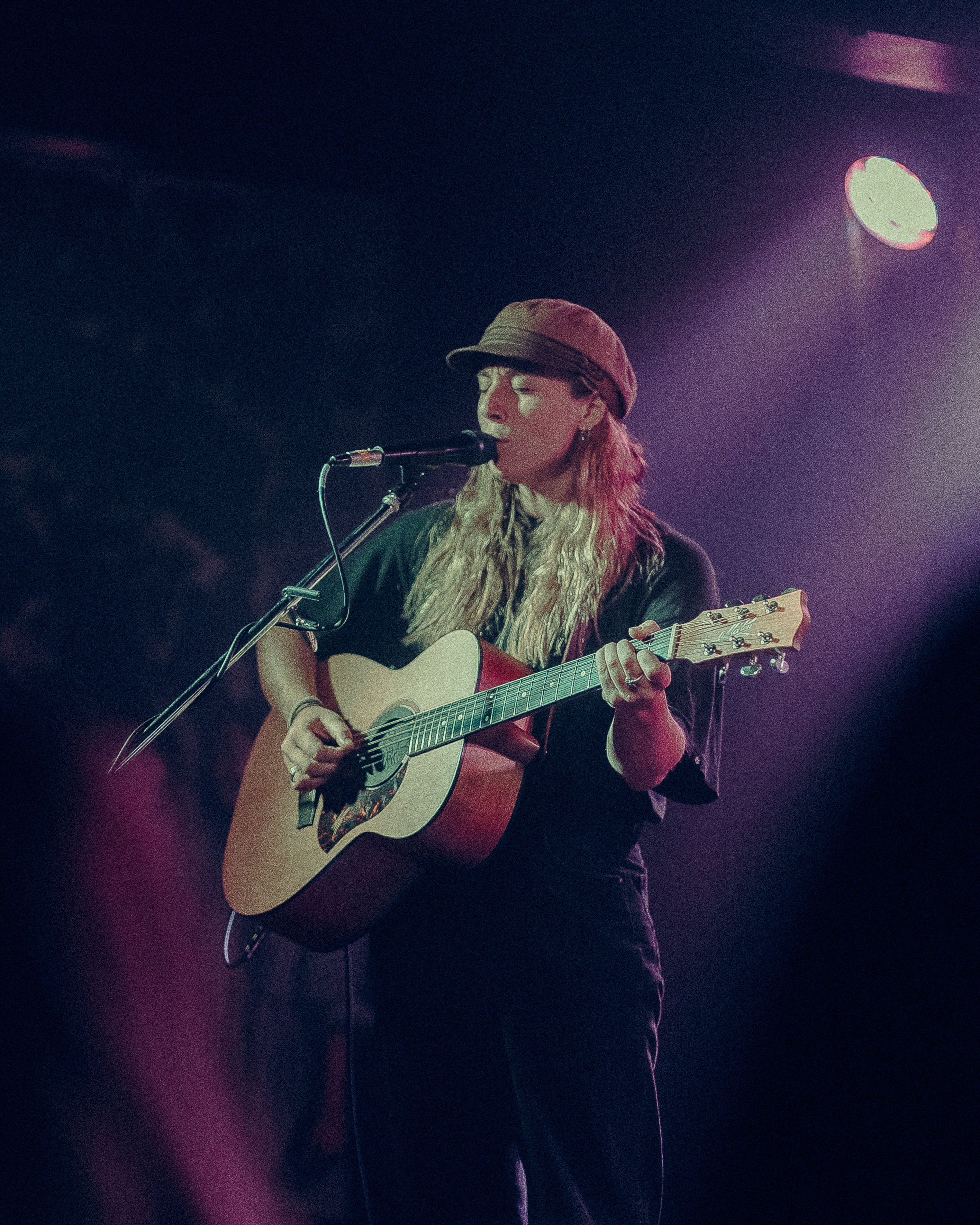 Anna, singer-songwriter in Yamba